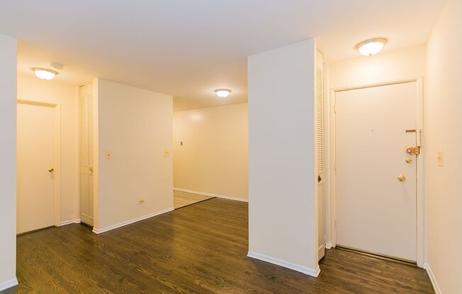 1 bed, 1 bath, 700 sqft, $1,825, Unit 425