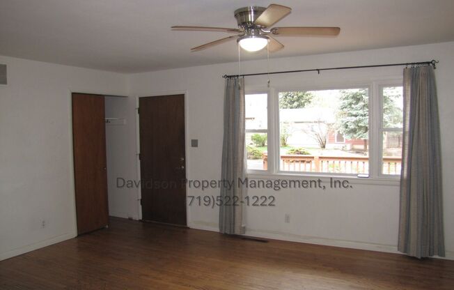 Charming Rancher in Central Colorado Springs