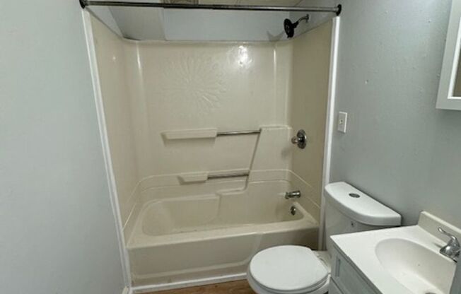 2 beds, 1 bath, $1,250, Unit Unit 9