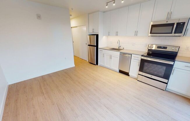 Studio, 1 bath, 370 sqft, $1,604, Unit 408