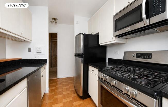 1 bed, 2 baths, 900 sqft, $5,000, Unit 35D