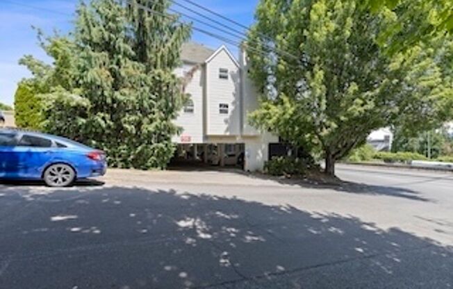 Hoodview Apartments