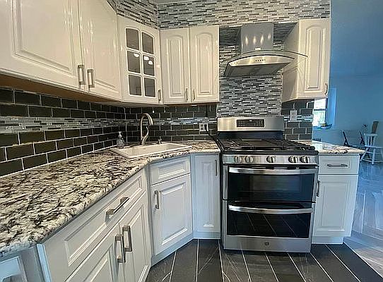 111 18 66 AVE