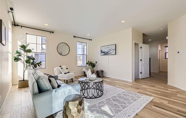 4 Bedroom single family home in Central Park with Solar Panels.