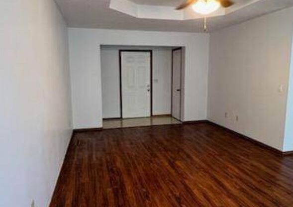 2 beds, 1.5 baths, $995