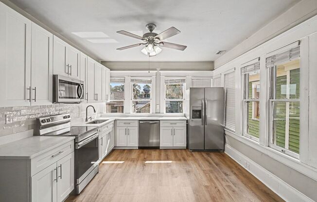 2 Bedroom / 2 Bath Second Floor Apartment in Sanford Available Now!