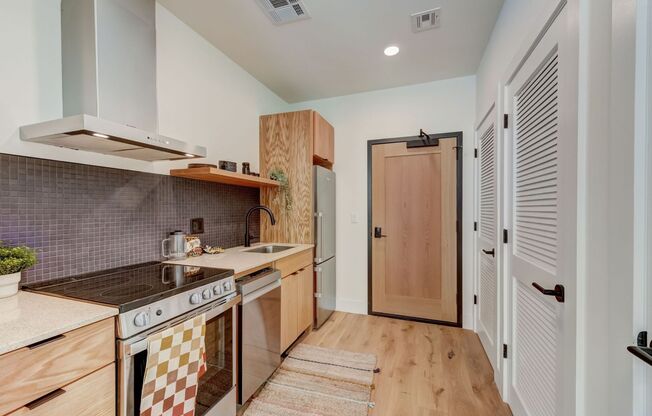 Studio, 1 bath, 358 sqft, $1,875, Unit 516