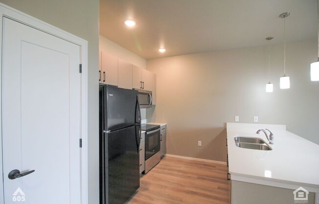 1 bed, 1 bath, 758 sqft, $1,145, Unit 5521-5235