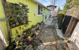 210 LONE OAK AVE