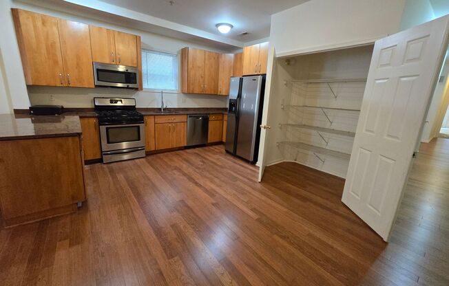 Spacious 3BR/2BTH w/ HW Floors, A/C, W/D, Yard