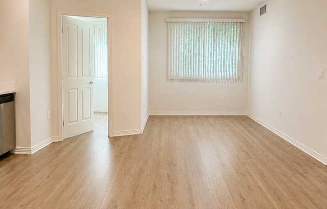 2 beds, 1 bath, 750 sqft, $2,250, Unit 210