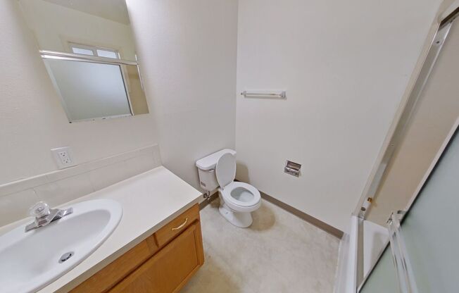 2 beds, 1 bath, $1,550, Unit 13