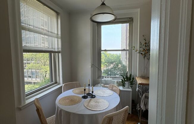 2 beds, 1 bath, $3,100, Unit 505-3S