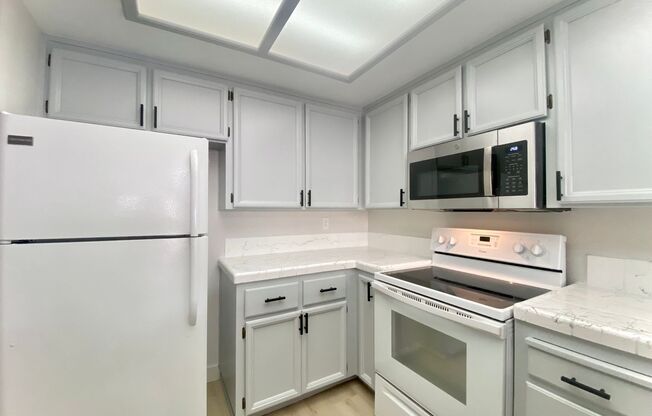 Wonderful 2-Suite Bedroom Townhome in Fremont – Cherry-Guardino Neighborhood!