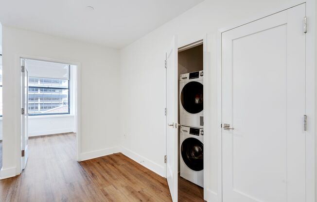 3 beds, 1 bath, 971 sqft, $3,400, Unit 303