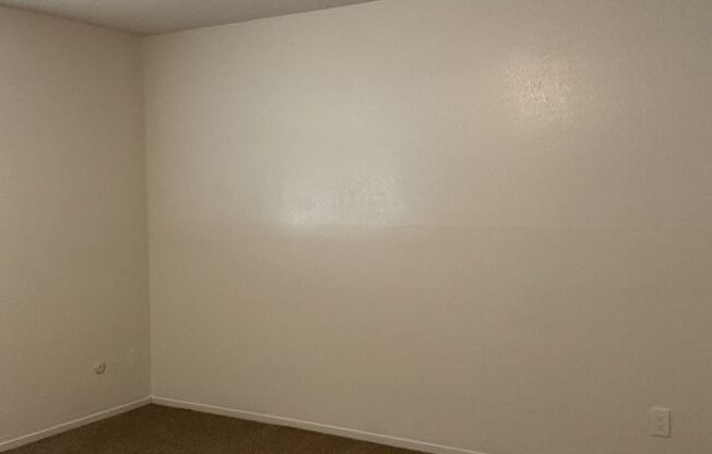 2 beds, 1 bath, 992 sqft, $1,250, Unit 4760-105