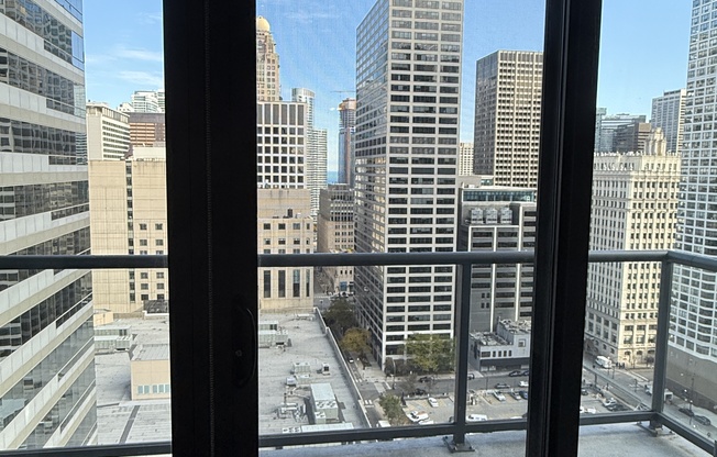 11 W GRAND