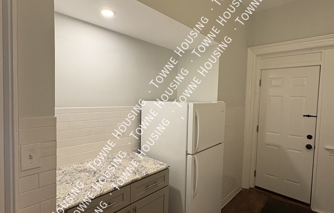 215 ALLEN ST E
