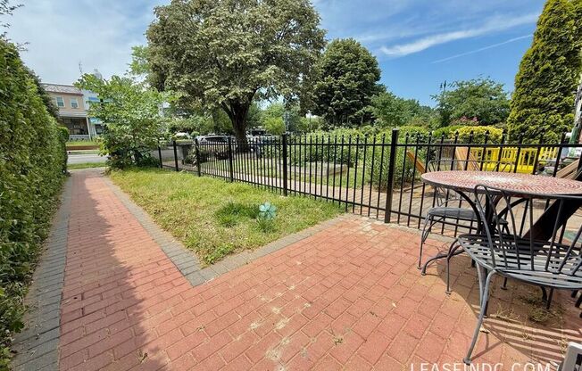 1518 MASSACHUSETTS AVE SE