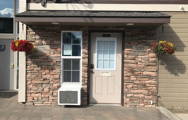 2 beds, 1 bath, $1,125, Unit 05