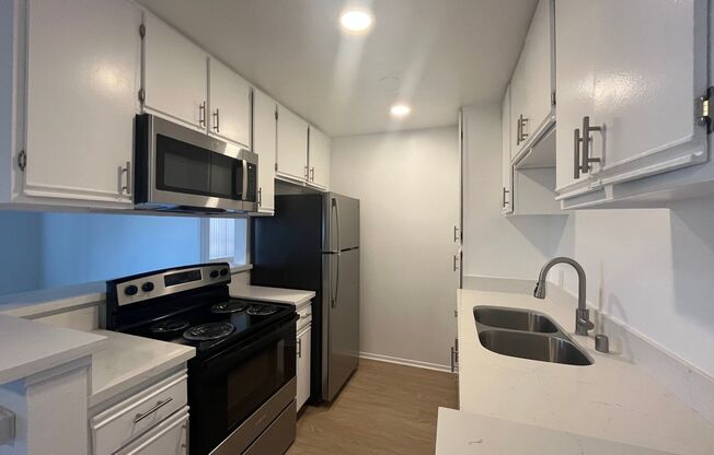 2 beds, 2 baths, 935 sqft, $1,998, Unit 301