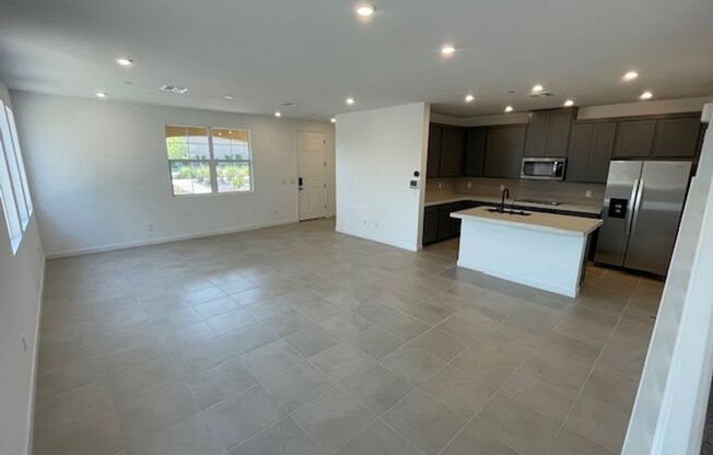 808 Royal Beekman St ! 3 Bed / 2 1/2 Bath !