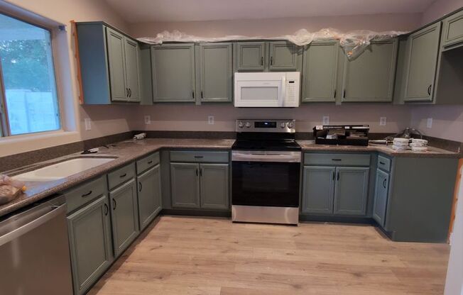 SPACIOUS and beautifully remodeled home! Excellent floorplan!