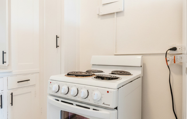 Studio, 1 bath, 200 sqft, $1,525