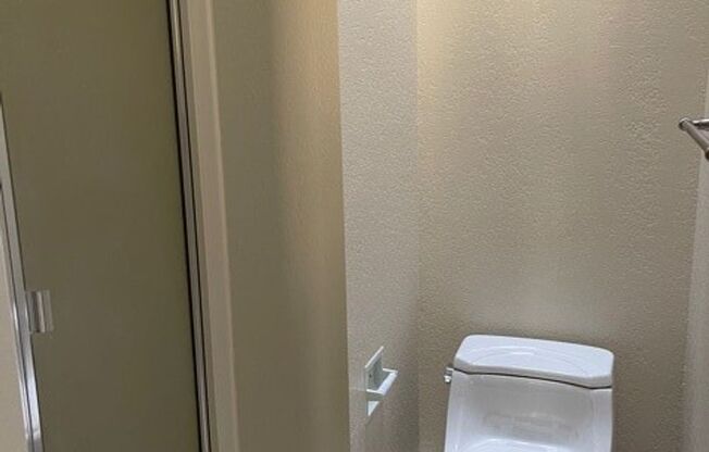 2 beds, 2 baths, $2,495, Unit Unit 390