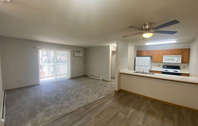 2 beds, 2 baths, 800 sqft, $995, Unit Unit 05