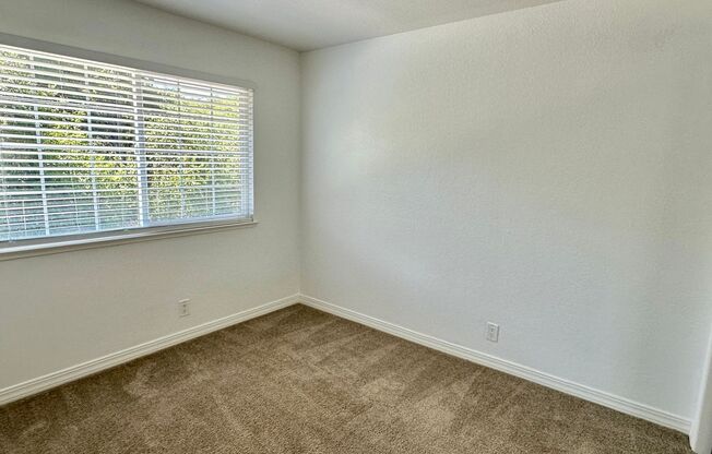 Remodeled Condo Near Transit