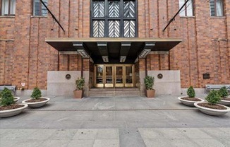 Studio, 1 bath, 400 sqft, $3,150, Unit 32F