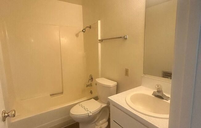 1 bed, 1 bath, 576 sqft, $1,095, Unit 16