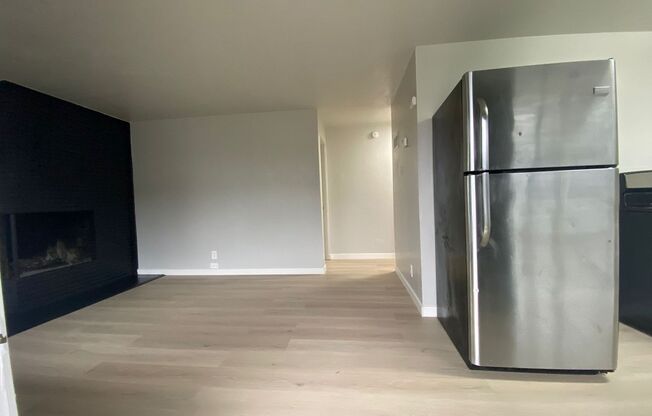 2 beds, 1 bath, 800 sqft, $1,225, Unit #30B