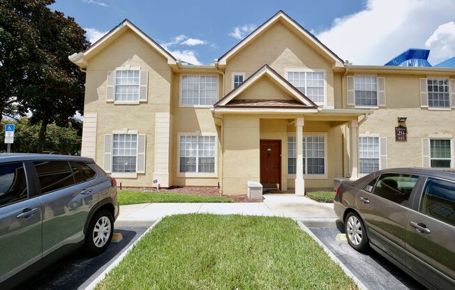 Stylish 3/2 Corner-Unit Condo with Resort Amenities in Altamonte Springs