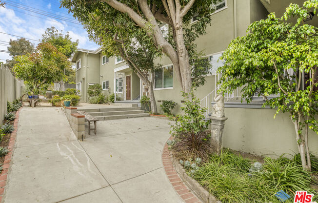 16144 SUNSET BLVD