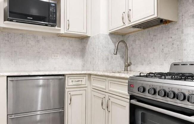 420 E 55 ST