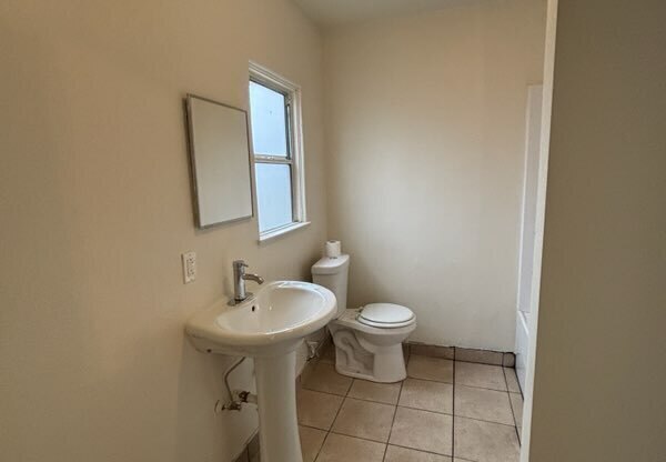 438 W 21 ST