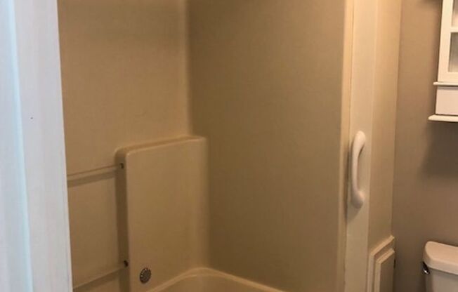 1 bed, 2 baths, $1,000