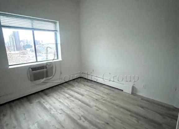 2 beds, 1 bath, $3,200, Unit 7C