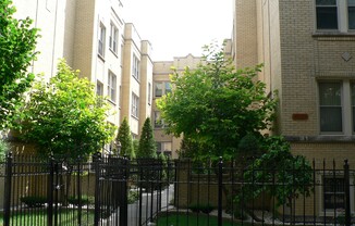 RIVER PATH BEAUTY! Gracious living steps from Horner Park (see video!)