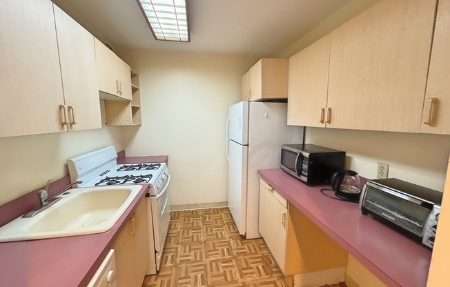 1 bed, 1 bath, 870 sqft, $3,000, Unit 608