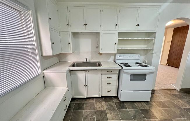 2 beds, 1 bath, $950, Unit 614 North 30th St Unit 3