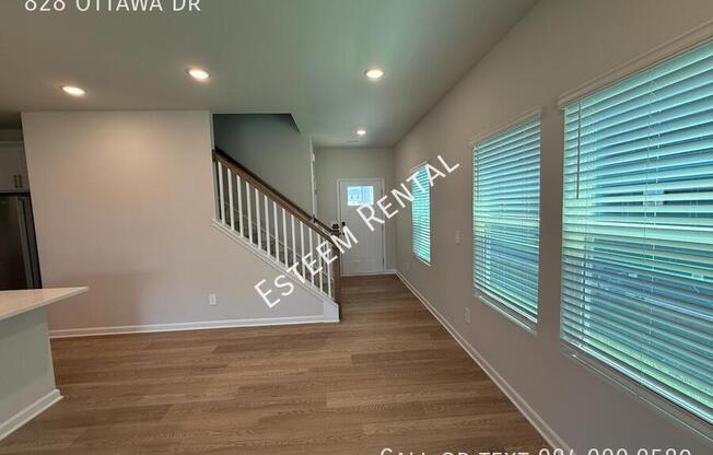 828 OTTAWA DR