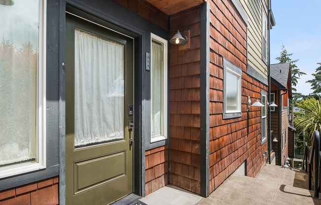 213 26 AVE E