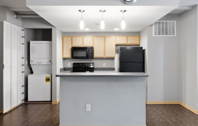 1 bed, 1 bath, 548 sqft, $950, Unit 312-412