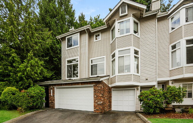 2101 NW PACIFIC ELM DR