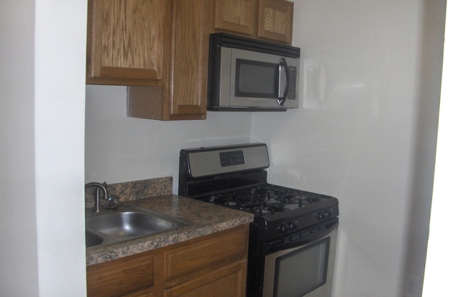 2 beds, 1 bath, 800 sqft, $1,671, Unit 3-W2A