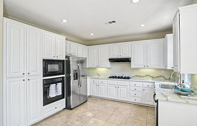 Stylish Torrey Santa Fe Living – 4 Bed, 2.5 Bath Gem