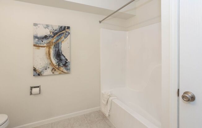 2 beds, 1 bath, 950 sqft, $1,400, Unit 1558 Metzler Drive